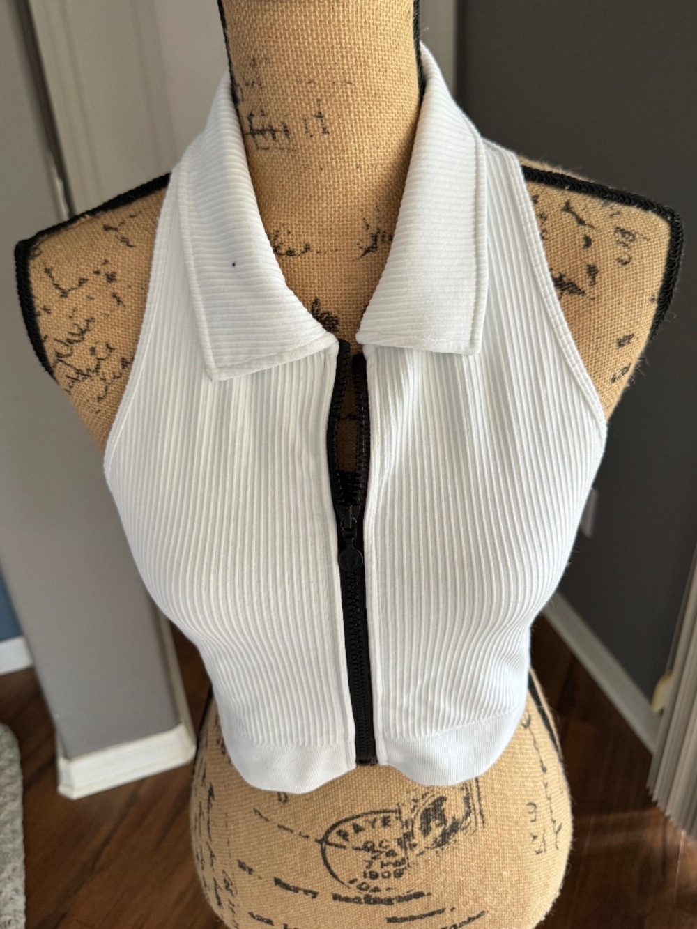 Firmabs White Ribbed Zip Front Collared Crop Tank XL